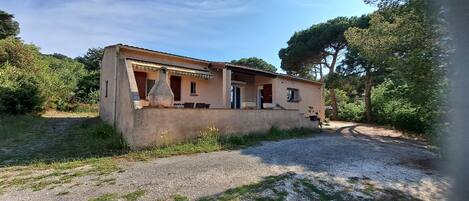 المنشأة من الخارج