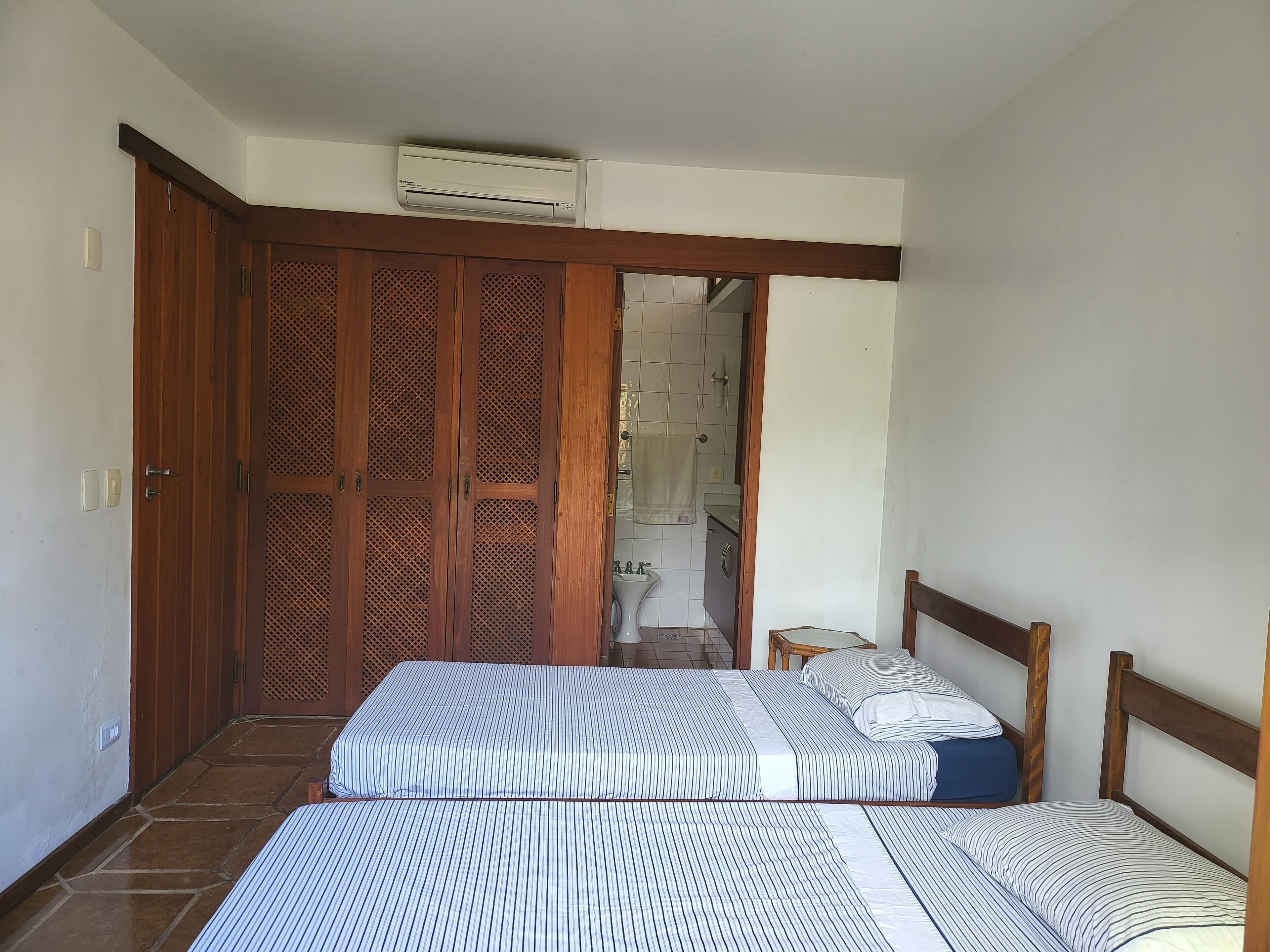 Nice beach house in Toque-Toque, very safe, 5bdr, swimming pool, green forest!