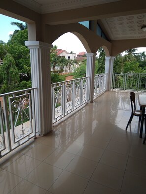 Terrace/patio - KROBIA EXECUTIVE LODGE (Accra)