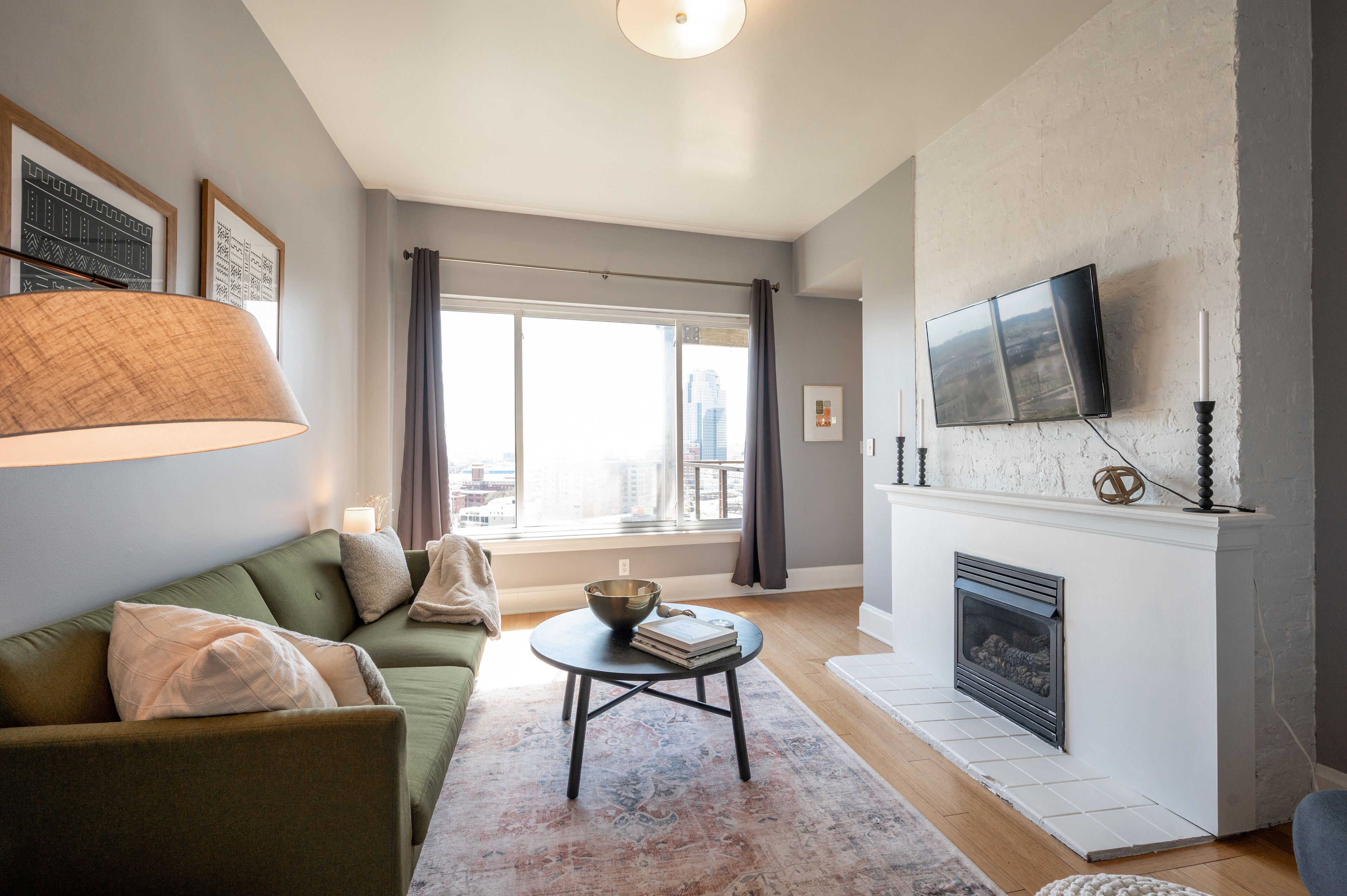 Cincy Cozy Corner | Balcony Skyline Views!