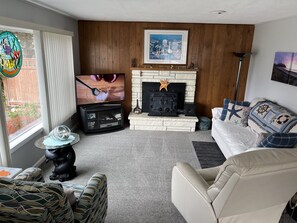 Smart TV, DVD player - 420 Ave T - Gardeners Paradise (Seaside)