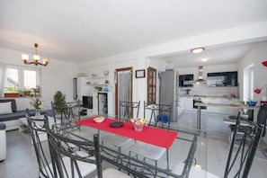 Apartment | Dining