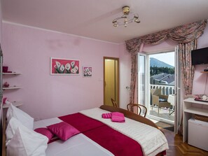 1 bedroom - Rooms Tupina by Paulina - Comfort Double Room With Balcony and Sea View (Zupa dubrovacka)
