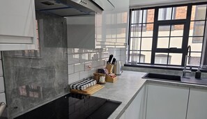 Leilighet | Eget kjøkken | Kjøleskap, ovn, kokeplater og oppvaskmaskin