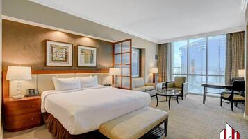 Caja de seguridad en la habitación y escritorio