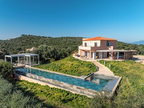 Piscine extérieure, piscine chauffée