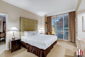 1 habitación, caja de seguridad en la habitación y escritorio 