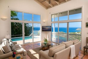 Televisión, libros y estéreo