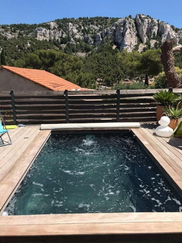 Outdoor pool, a heated pool