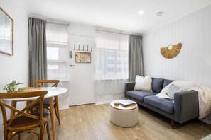 TV, offices - Bayscape Studio Glenelg (Glenelg)