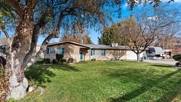 House, 3 Bedrooms | Exterior