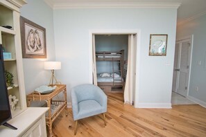 2 bedrooms, iron/ironing board, Internet