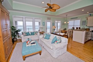 Fernseher, DVD-Player, Stereoanlage