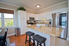 Réfrigérateur, micro-ondes, four, lave-vaisselle