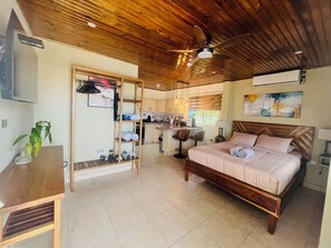 Zimmersafe, Schreibtisch, kostenloses WLAN, Bettwäsche