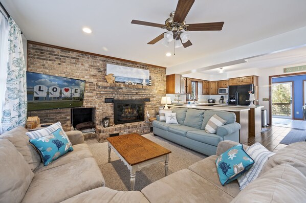 TV, fireplace