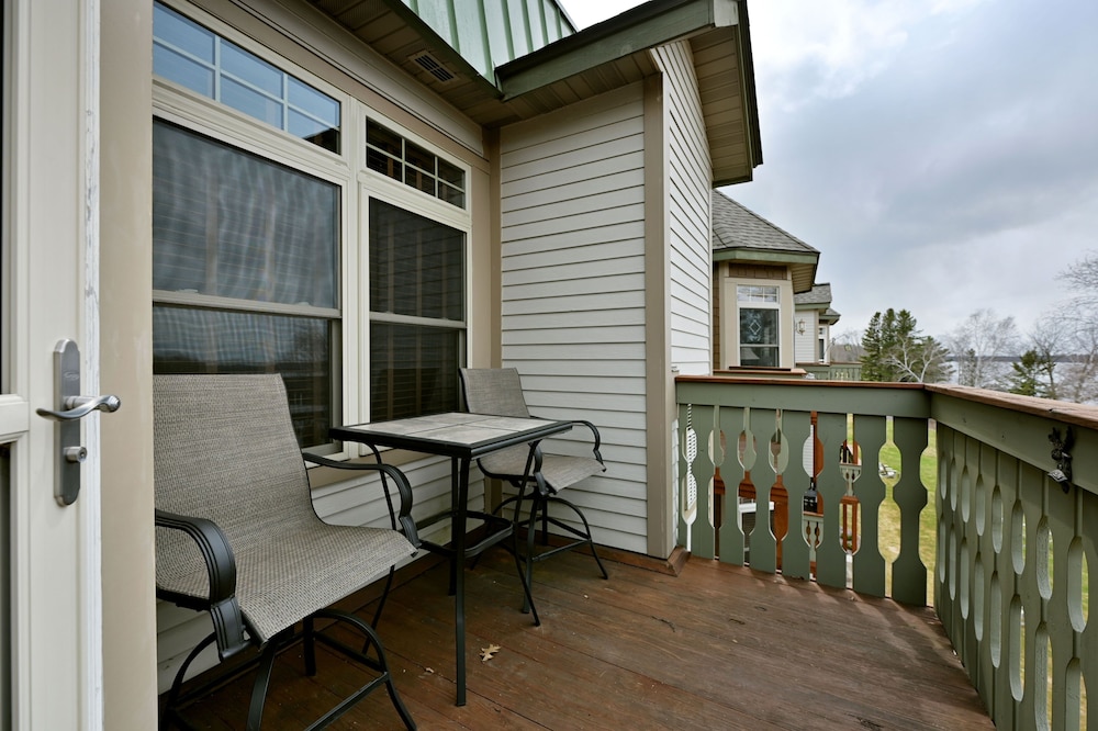 Unit 433a 1 Bd/ 1 Ba Condo 1 Bedroom Condo by Redawning