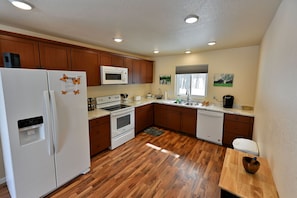 House, 3 Bedrooms | Private kitchen | Coffee/tea maker, fridge, oven, toaster - Tri Lake Duplex Side A Unit 1 6 Bedroom Duplex by RedAwning (Hayward)