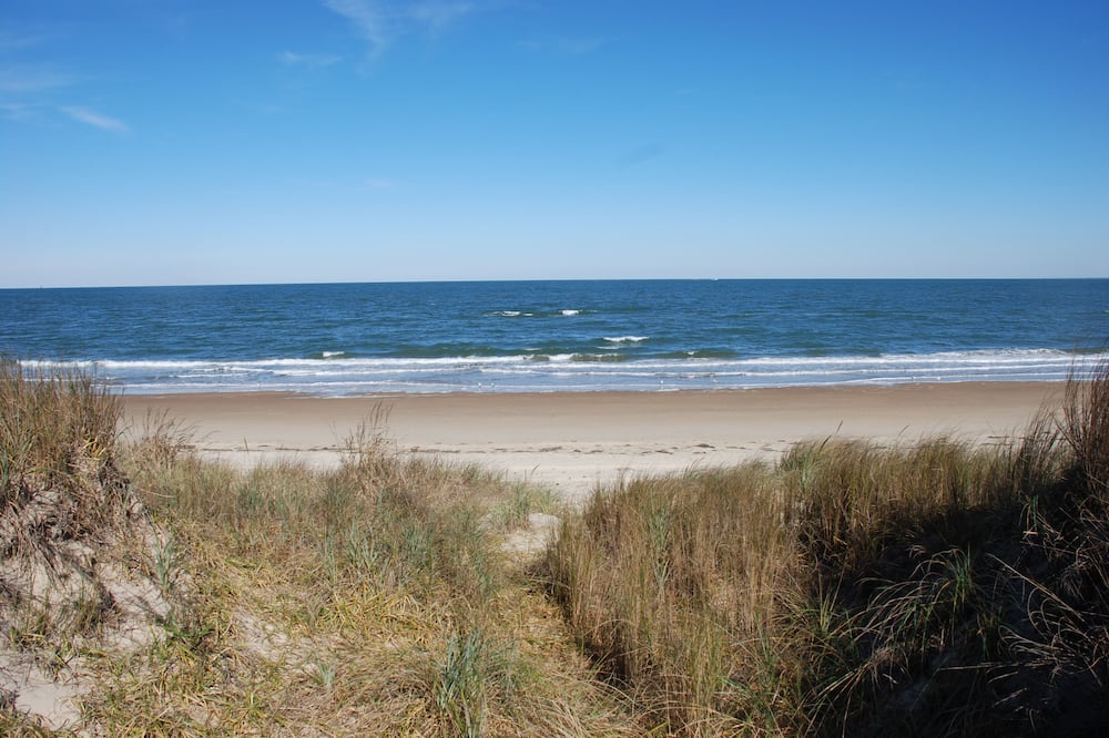 Beach Side Hideaway 1 Bedroom Condo by RedAwning - Ghent, VA