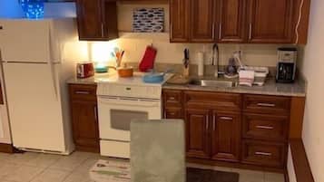 Condo, 1 Bedroom | Private kitchen | Fridge, oven, coffee/tea maker