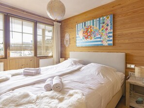 5 bedrooms, individually furnished - Holiday Home by Zuidlaardermeer Jetty (Kropswolde)