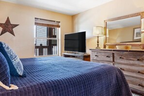 2 bedrooms, iron/ironing board, WiFi, bed sheets - Cozy Ski-In/Ski-Out, Walk to Main St! (Breckenridge)