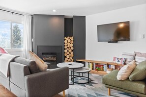 TV, caminetto, videogiochi