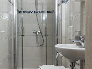 Apartment | Badezimmer | Dusche, Haartrockner