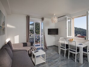 Apartment | Dining