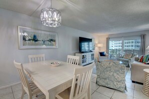 Condo, 2 Bedrooms | Living area
