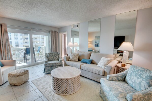 Living area - 346 El Matador 2 Bedroom Home by RedAwning (Fort Walton Beach)