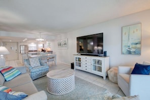 Condo, 2 habitaciones | Área de sala de estar