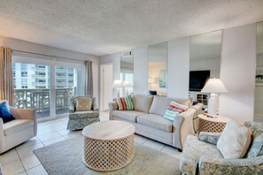 Condo, 2 Bedrooms | Living area