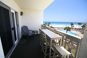 Condo, 2 Bedrooms | Outdoor dining
