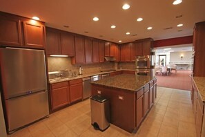 Appart'hôtel, 2 chambres | Cuisine privée