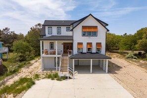 Exterior - Aurora 7 BR Elevator Theater Rec Room, Pool & Hot Tub (Corolla)