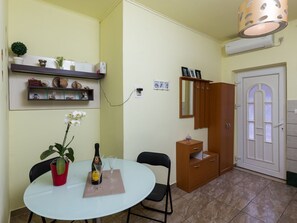 Apartment | Dining - Apartments Mavi - Studio Apartment With Terrace and City View (Dubrovnik)