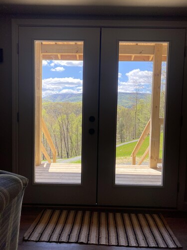 Beautiful, Modern Mountain Cabin with beautiful view. Close to ski resorts!!