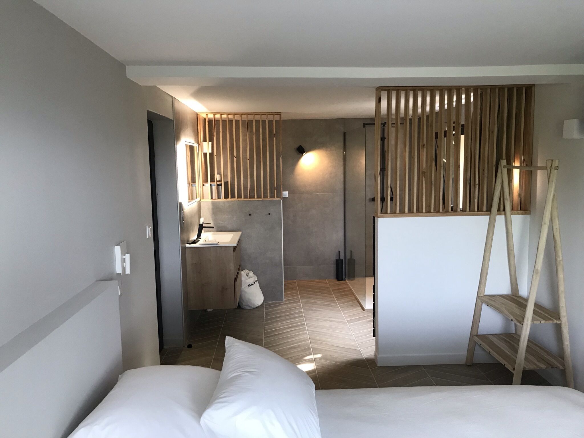 4 多间卧室、办公桌、熨斗/熨衣板、免费 WiFi