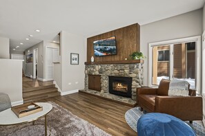 TV, fireplace - 147 McCloud - The Perfect McCloud Getaway (Incline Village)