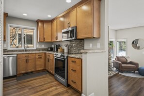 Fridge, microwave, oven, stovetop - 147 McCloud - The Perfect McCloud Getaway (Incline Village)
