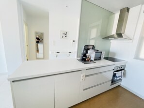 Køleskab, mikrobølgeovn, ovn, opvaskemaskine