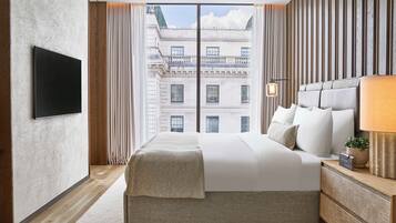 Hypo-allergenic bedding, minibar, in-room safe, soundproofing