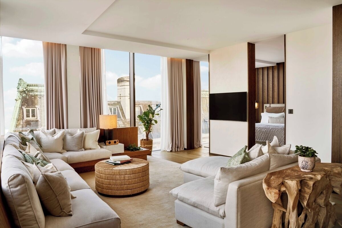 55-英寸LED 电视 （配备卫星频道）、电视