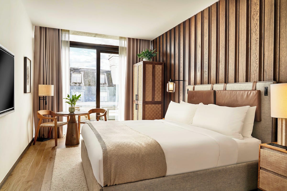 Room, 1 King Bed, Terrace (Skyline) | Hypo-allergenic bedding, minibar, in-room safe, soundproofing