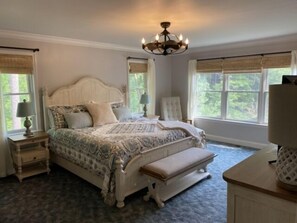 4 bedrooms, Internet - Stoney Creek: Luxury home with Wifi, 2 kayaks, firepit, screened in porch, large dock (Moneta)