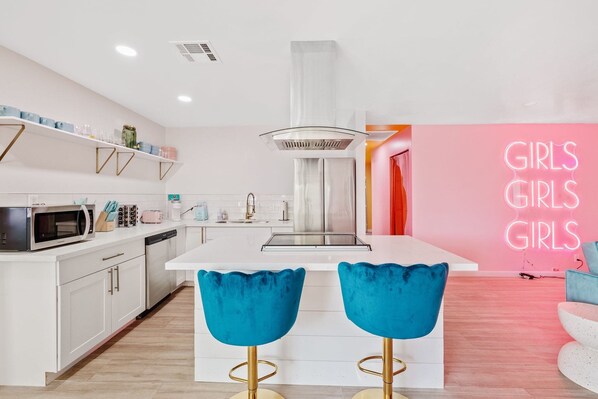 Fridge, microwave, oven, stovetop - Bachelorette! Fire Pit+Heated Pool+3MI to Old Town (Scottsdale)