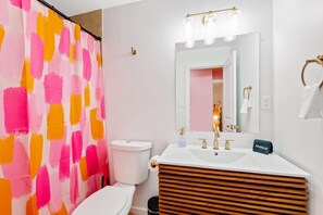 Een douche, een haardroger, handdoeken