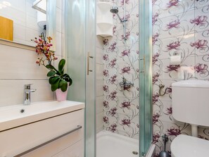 Apartment | Bathroom