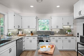 Fridge, microwave, oven, stovetop - Rio Ranchito, Hot tub, River front, Fire Pit! (Stonewall)